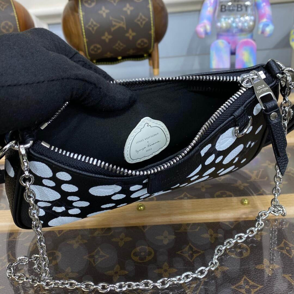 LV x YK Easy Pouch On Strap M81908 Black/White