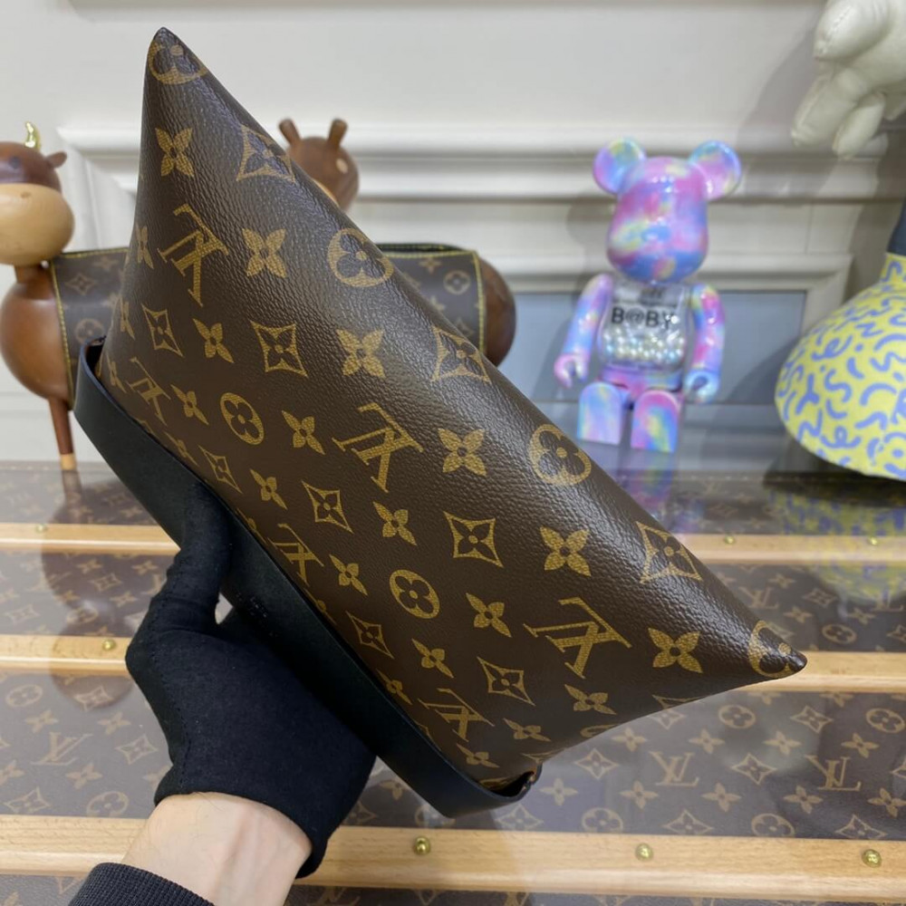 Louis Vuitton Monogram Canvas Pochette Tuileries M64034