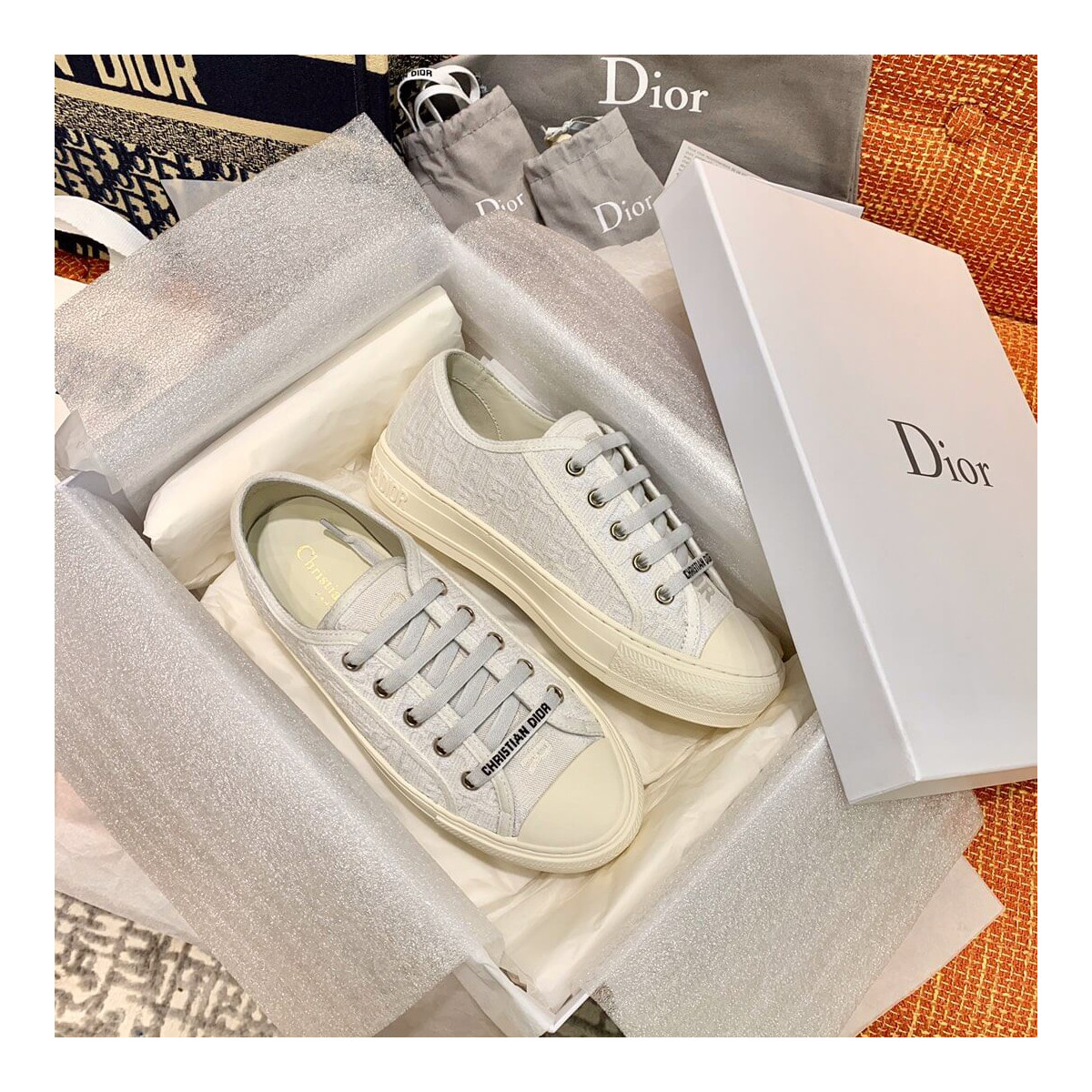 Christian Dior Walk&#039;N&#039;Dior Sneaker In Embroidered Cotton 21183