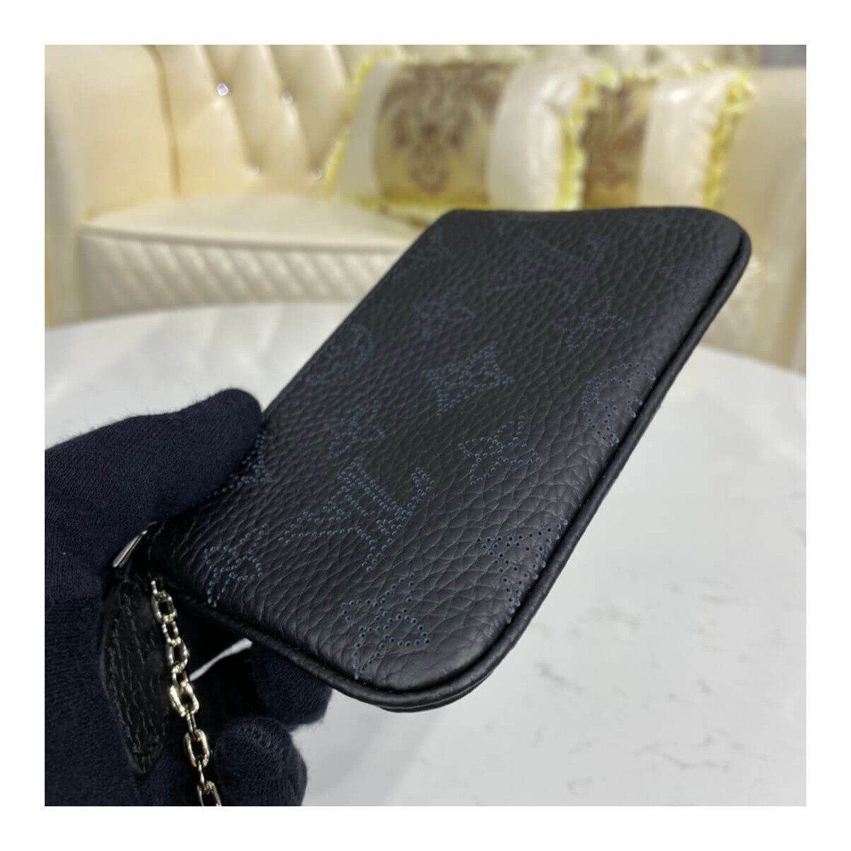 Louis Vuitton Mahina Leather Key Pouch M69508