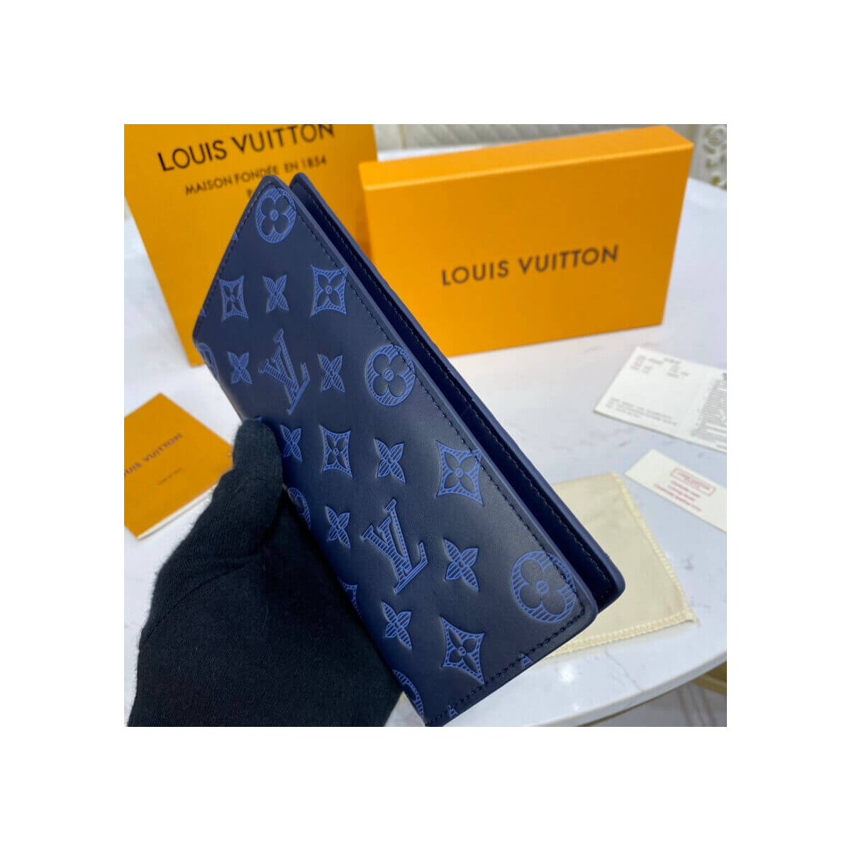 Louis Vuitton Brazza Wallet M80424