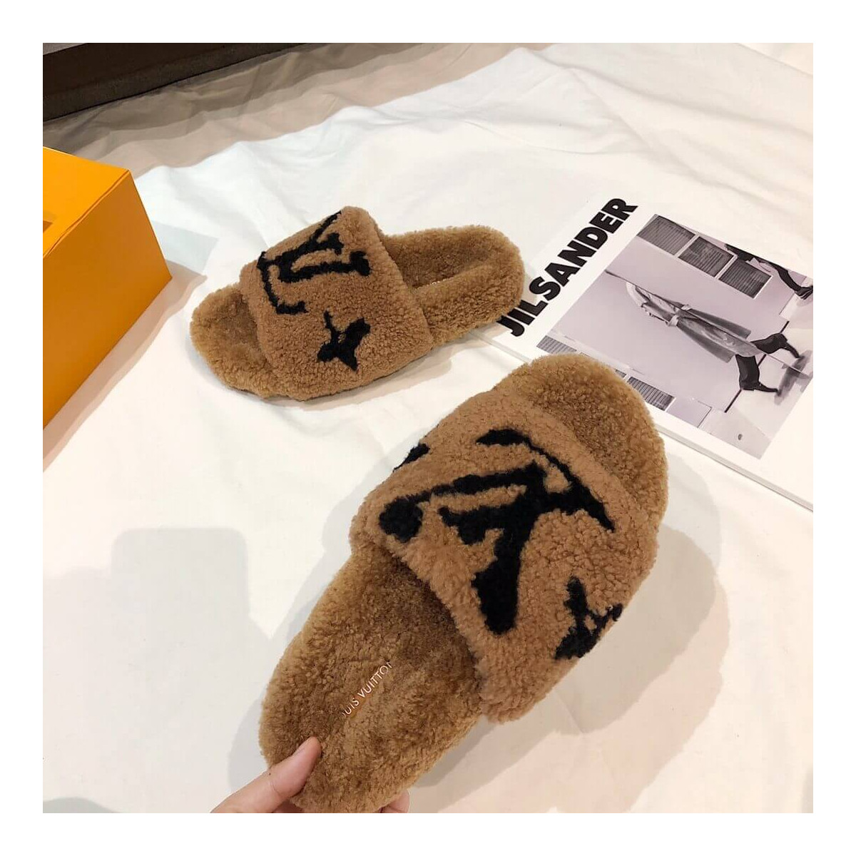 Louis Vuitton Bom Dia Flat Mules Shearling 1A8CXB