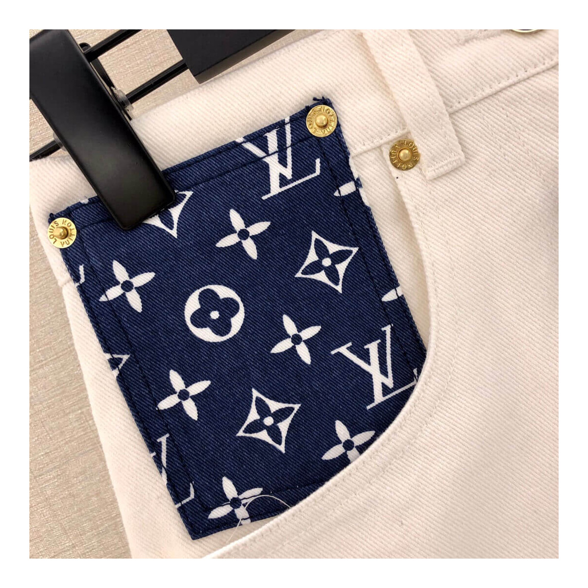 Louis Vuitton LV Escale Mini Skirt 1A7UNG