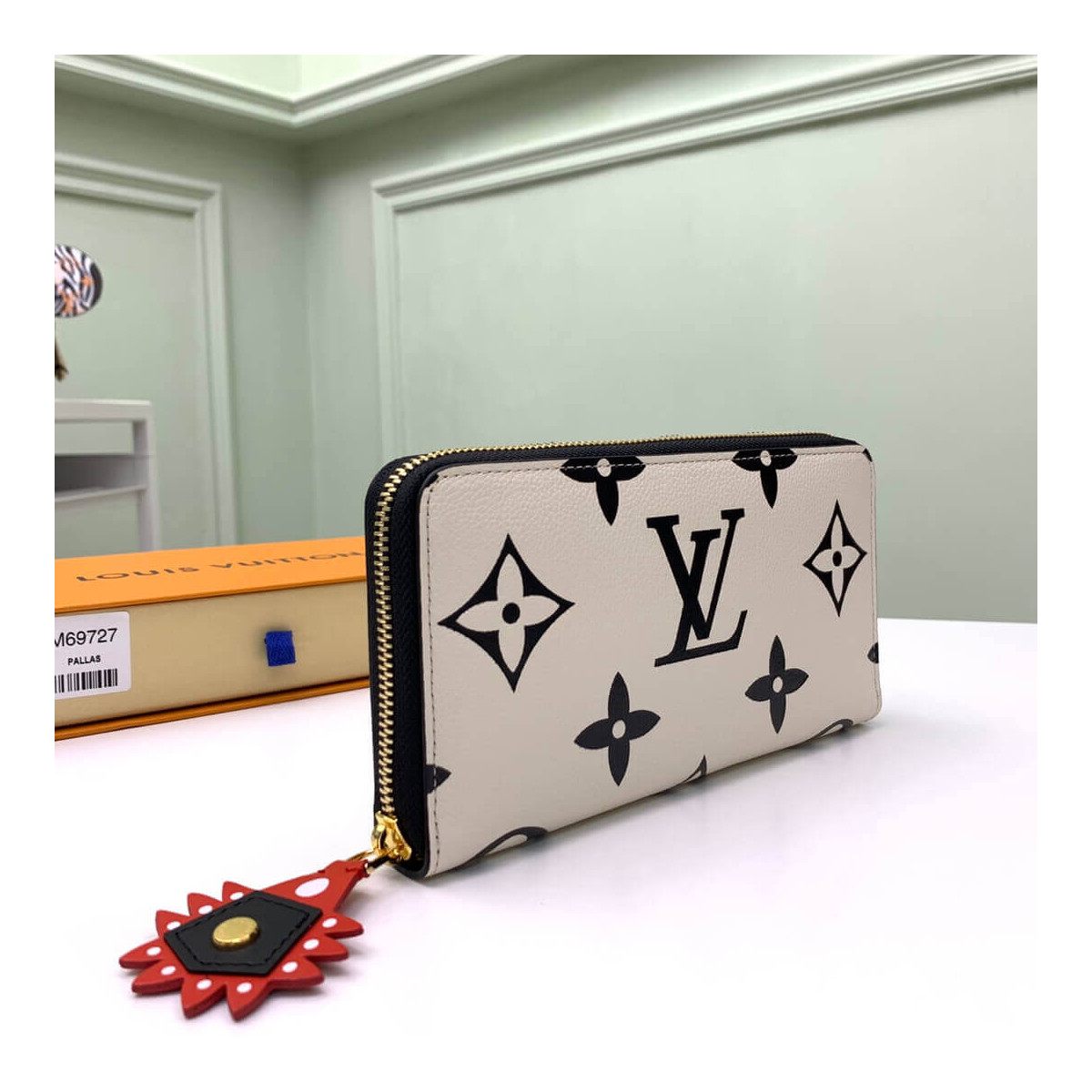 Louis Vuitton LV Crafty Zippy Wallet M69727 M69698