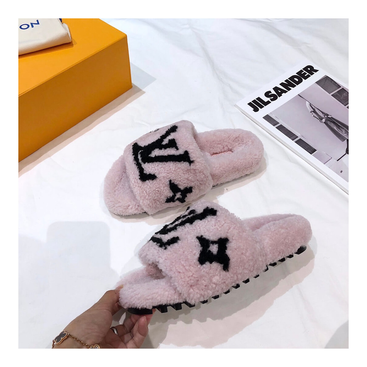 Louis Vuitton Bom Dia Flat Mules Shearling 1A8CXB