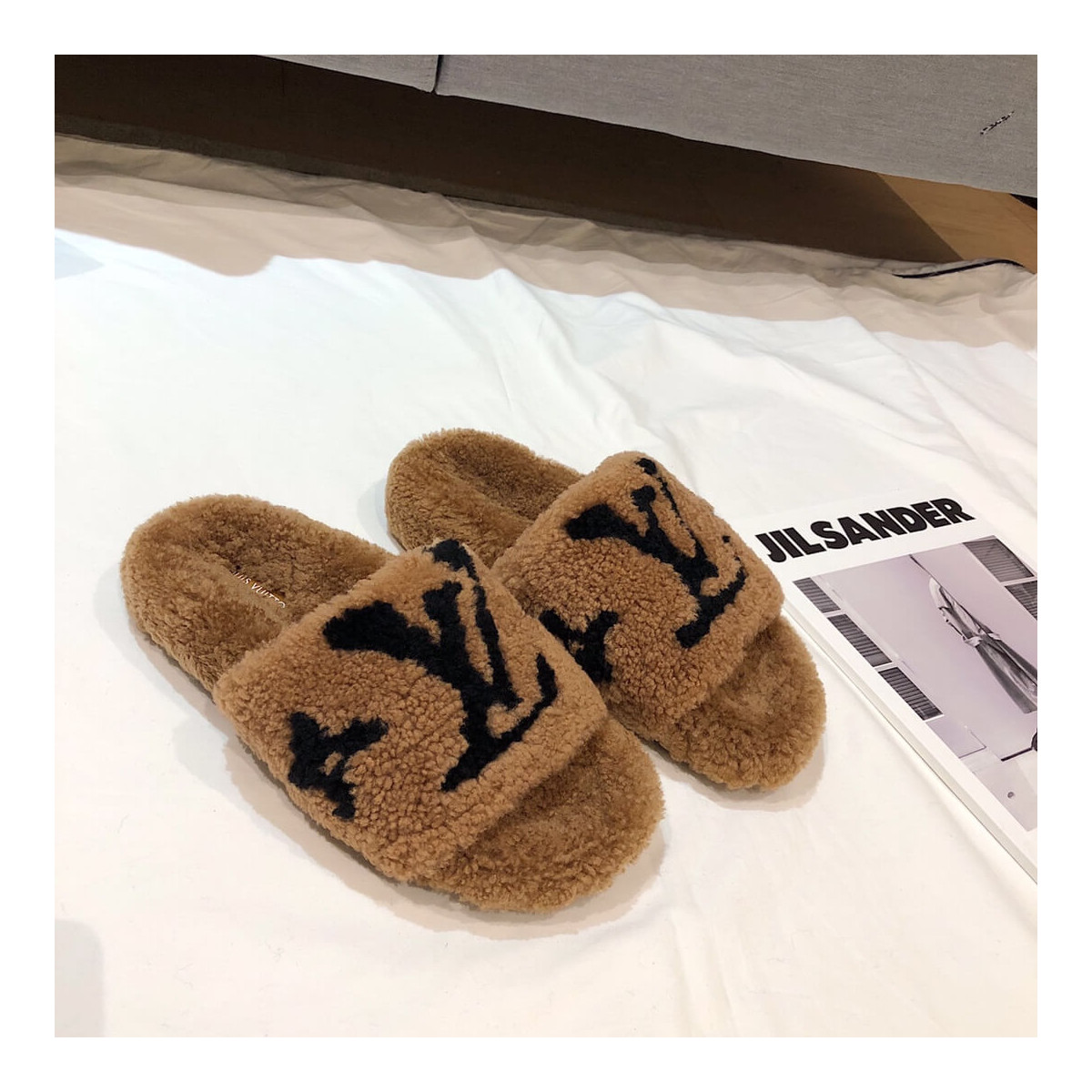 Louis Vuitton Bom Dia Flat Mules Shearling 1A8CXB