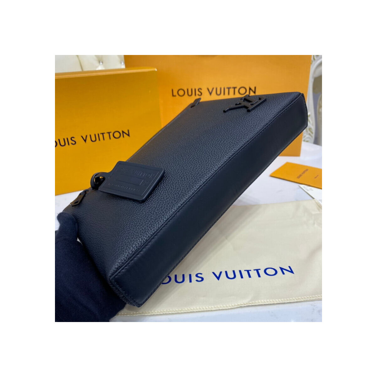 Louis Vuitton Ipad Pouch M69837