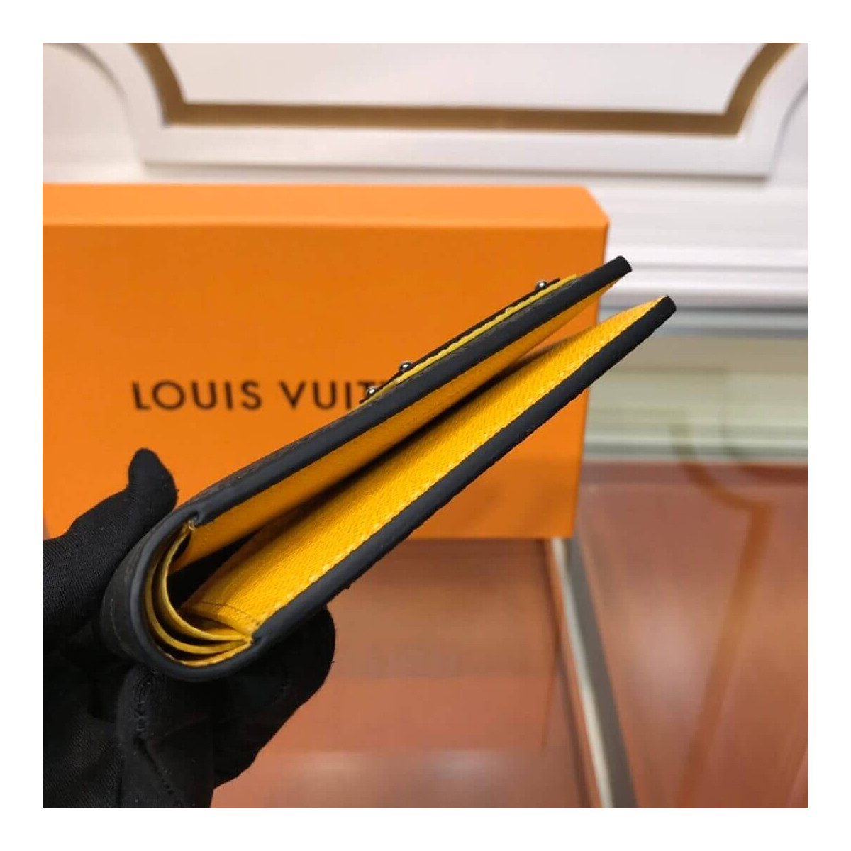 Louis Vuitton Multiple Wallet M69253