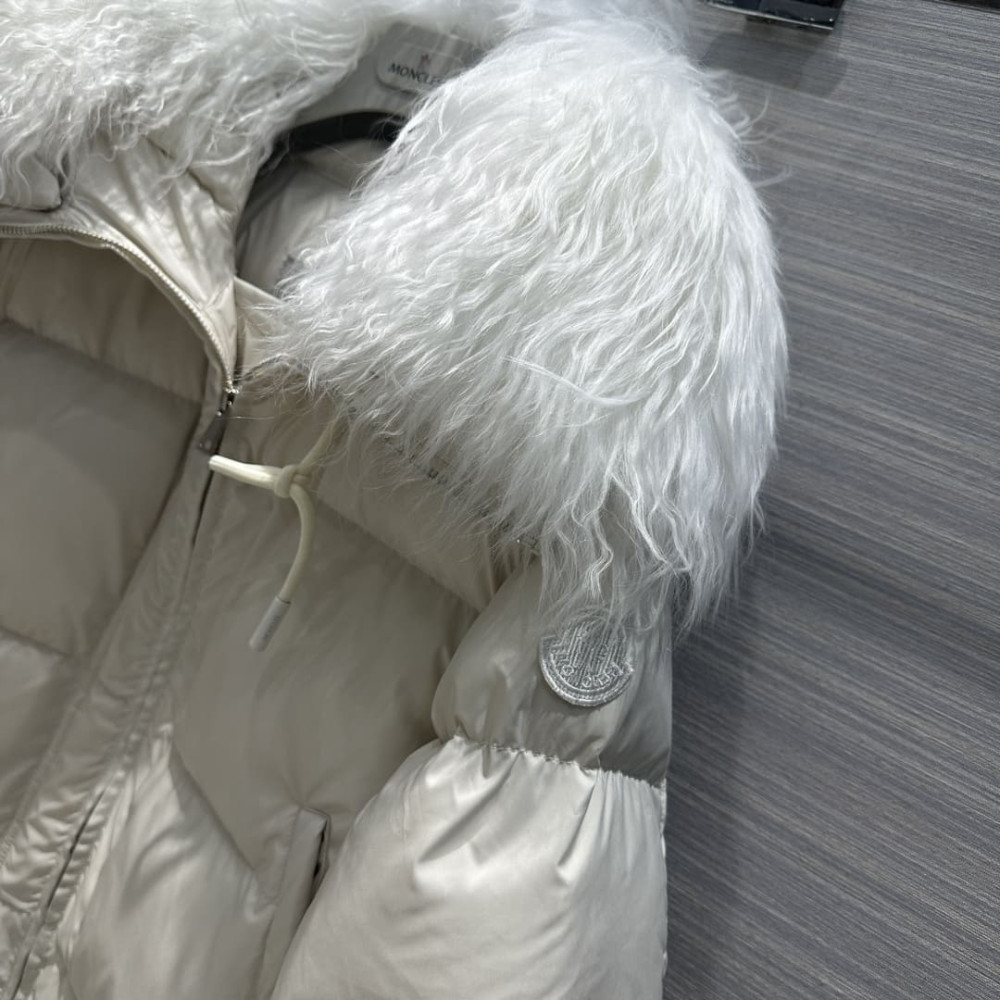 Moncler Locustelle Short Down Jacket A998986