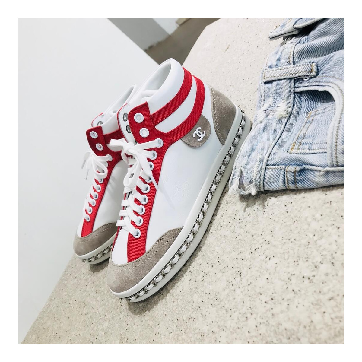 Chanel High Top with Chain Sneakers G35600 White / Red