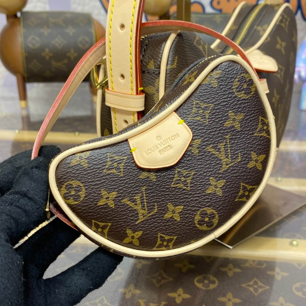 Louis Vuitton Monogram Canvas Croissant MM M46828