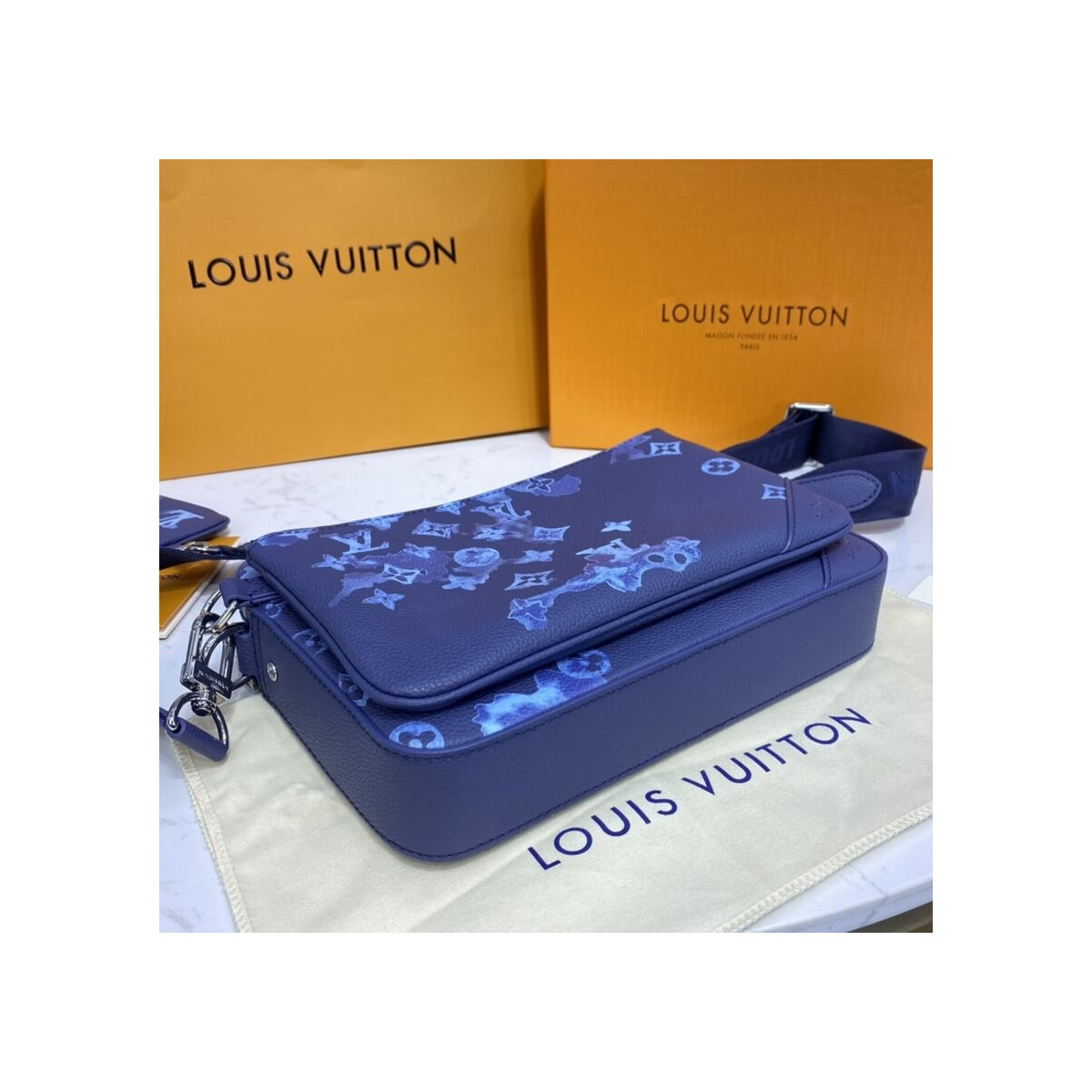 Louis Vuitton Trio Messenger M57840