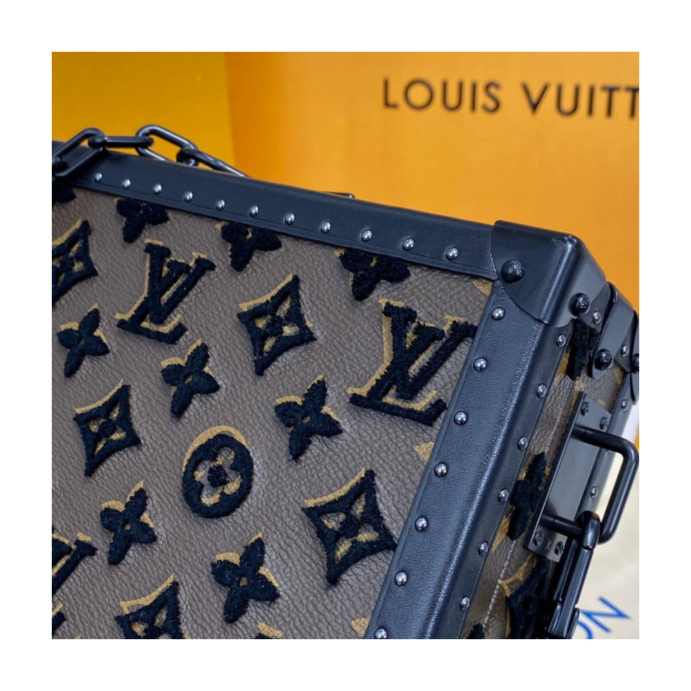 Louis Vuitton Clutch Box M20233