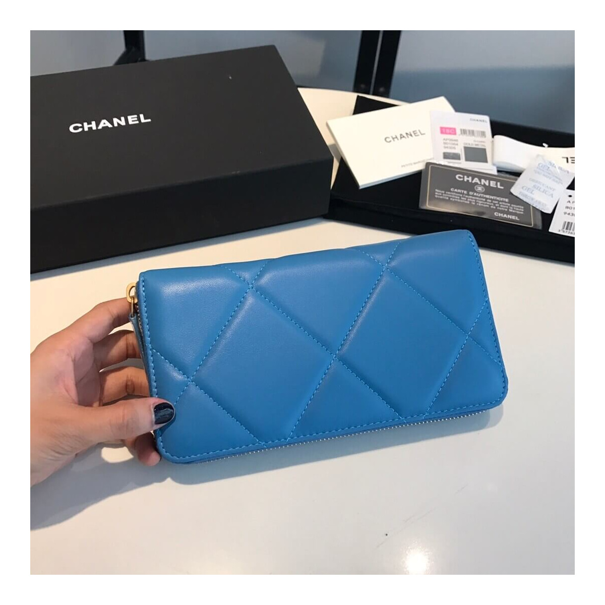 Chanel 19 Long Zipped Wallet AP0946