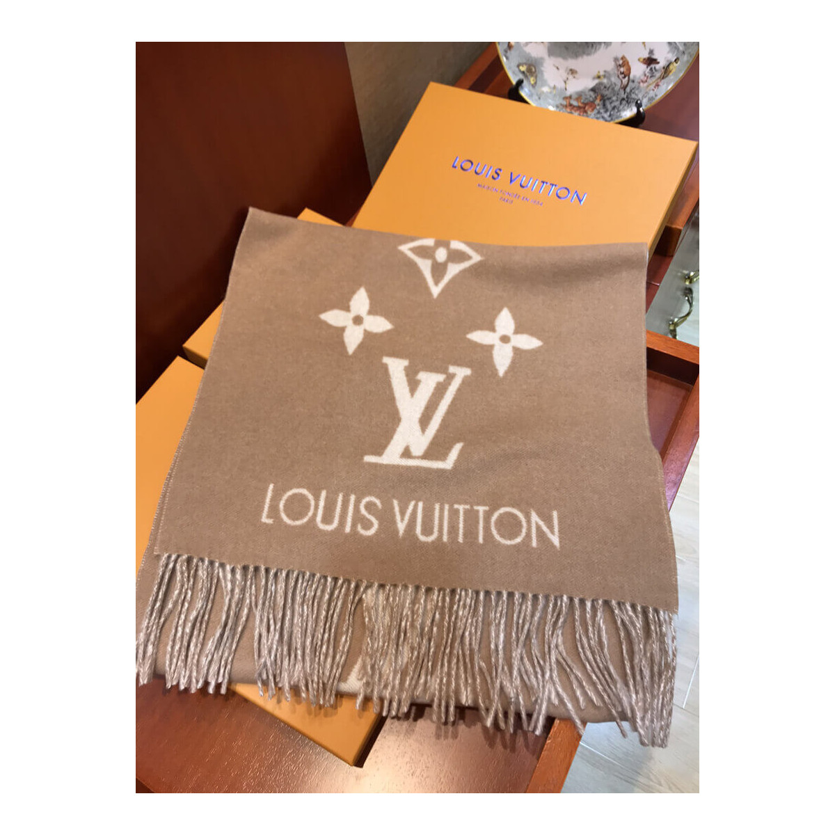 Louis Vuitton Reykjavik Scarf M76067