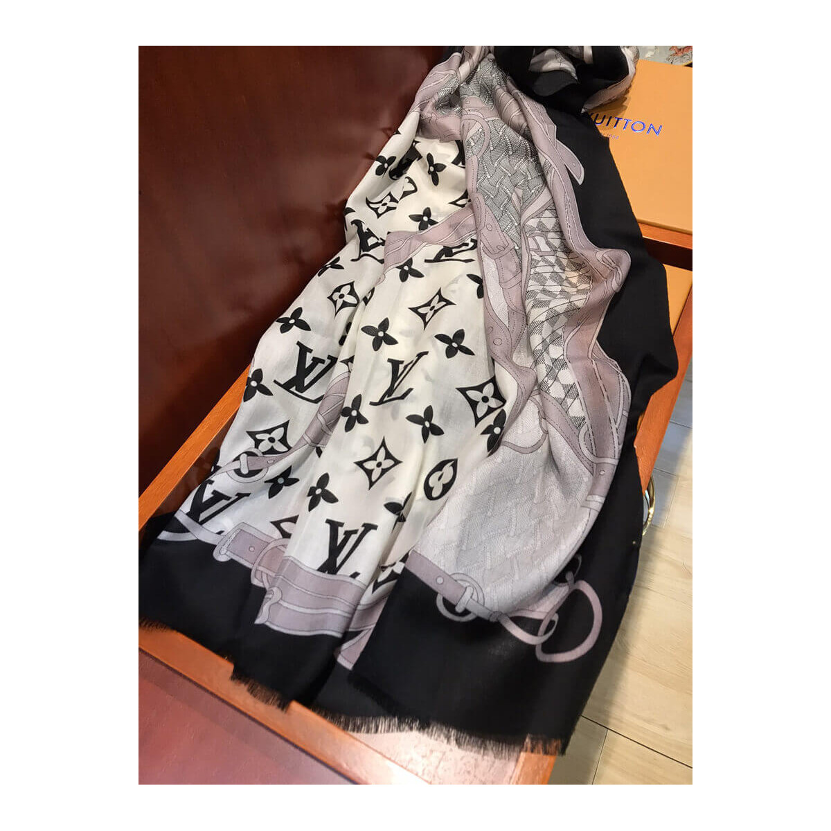 Louis Vuitton Monogram Classic Scarf 2454