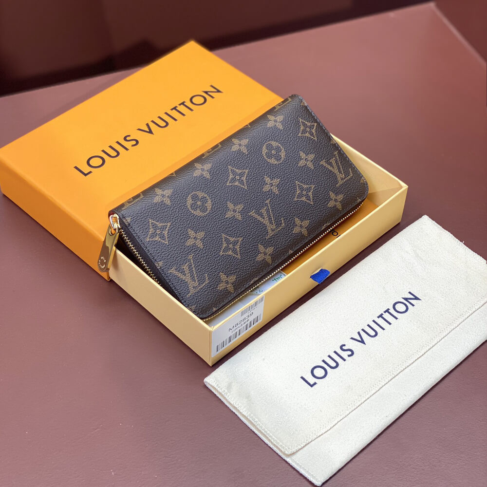 Louis Vuitton Monogram Vivienne Sailing Zippy Wallet M82839