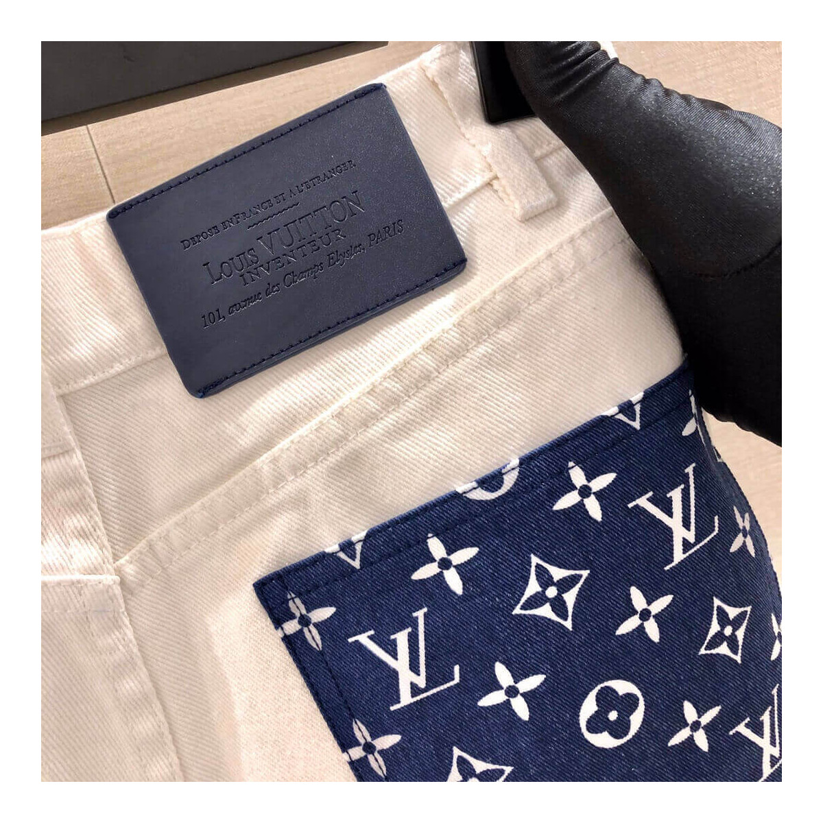 Louis Vuitton LV Escale Mini Shorts 1A8UNG