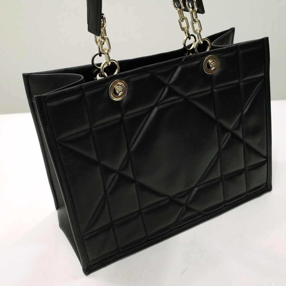 Dior Medium Essential Tote Bag M8721