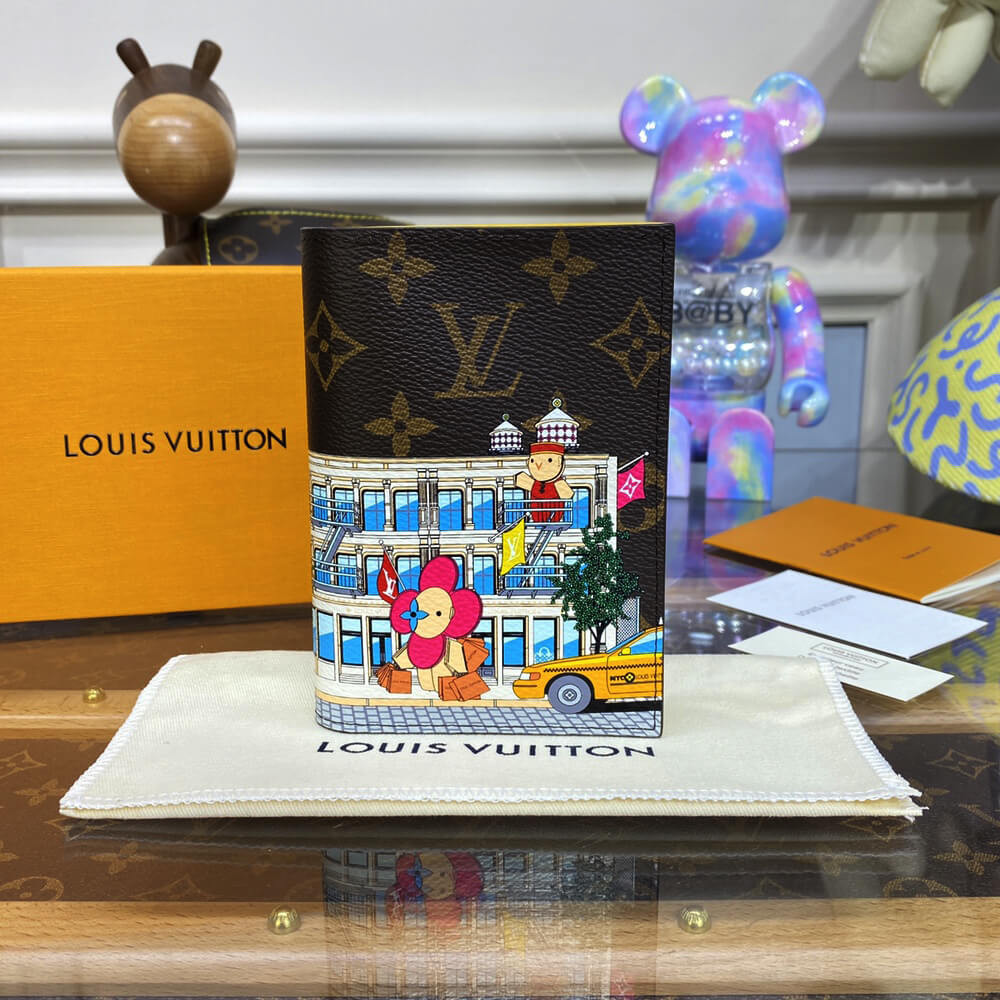 Louis Vuitton Christmas Animation 2022 Passport Cover M81614 Yellow