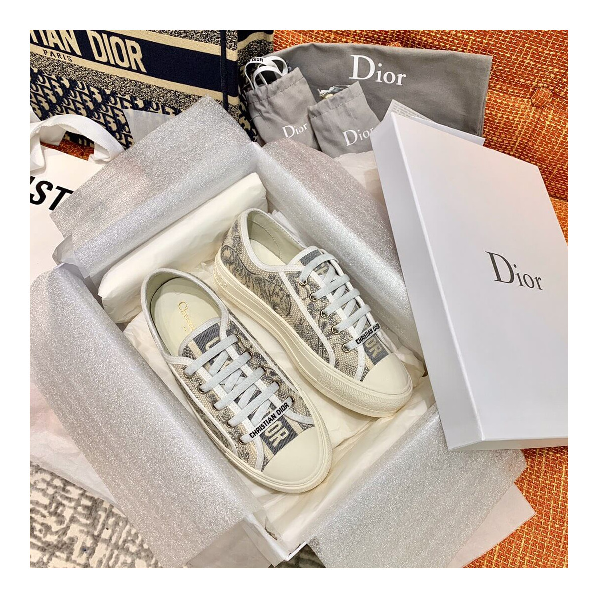 Christian Dior Walk&#039;N&#039;Dior Sneaker In Embroidered Cotton 21181