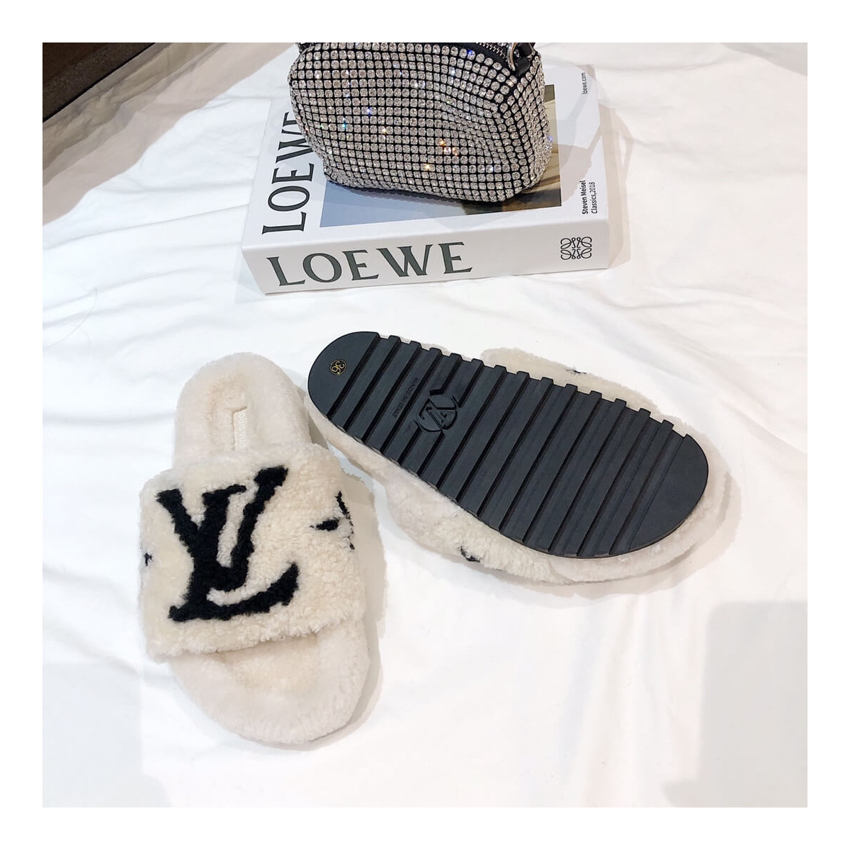 Louis Vuitton Bom Dia Flat Mules Shearling 1A8CXB