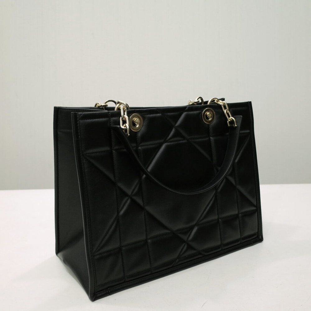 Dior Medium Essential Tote Bag M8721