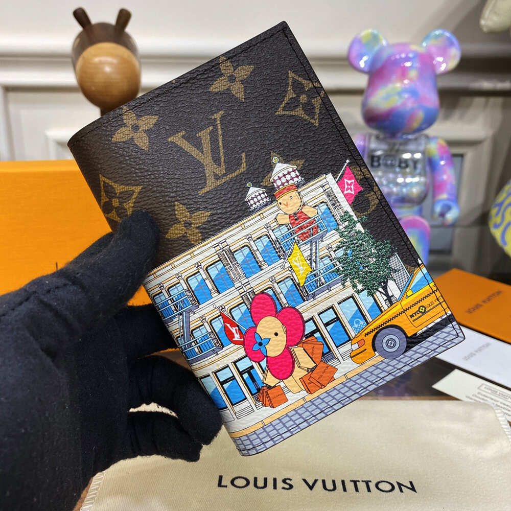 Louis Vuitton Christmas Animation 2022 Passport Cover M81614 Yellow