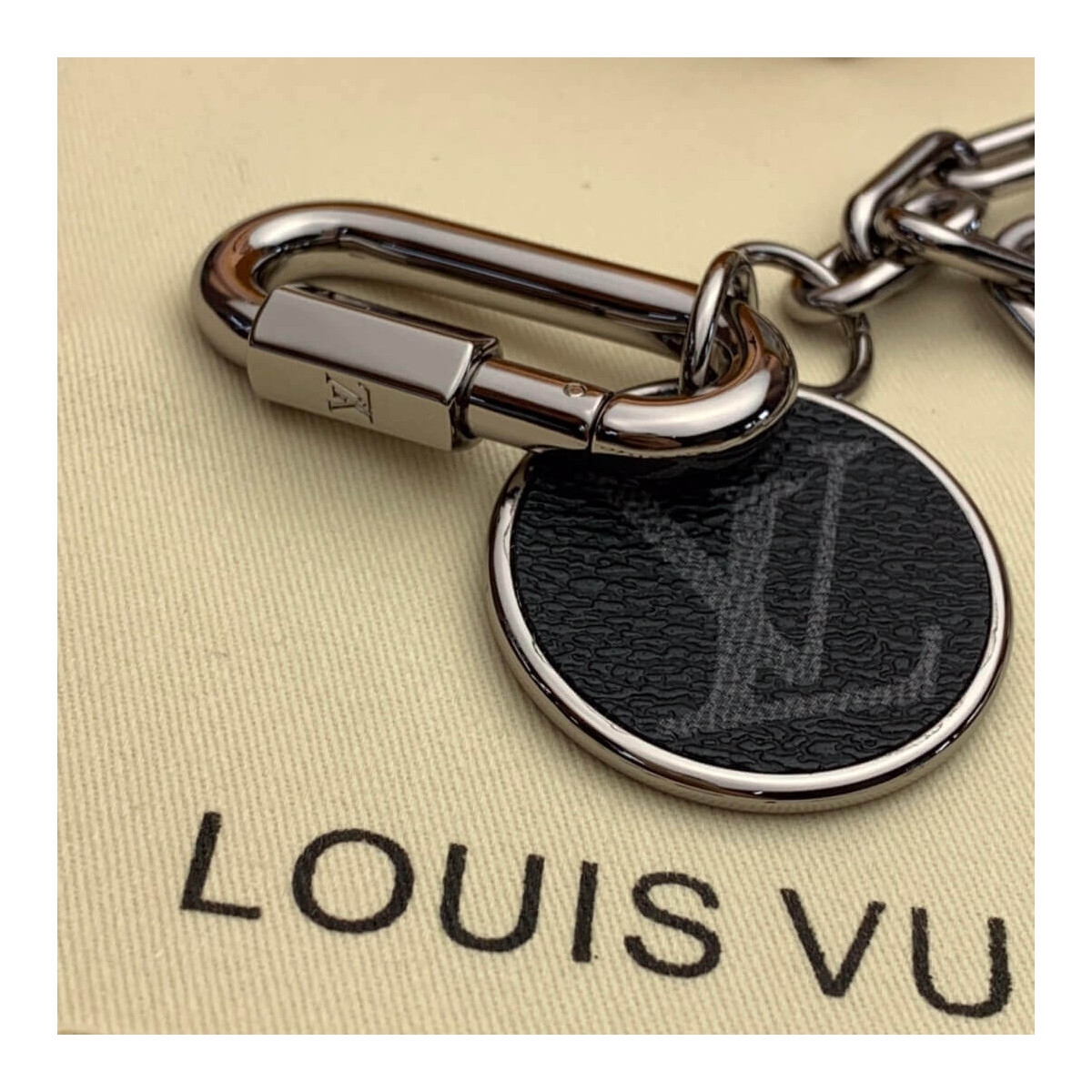 Louis Vuitton LV Key Chain Key Holder M68862