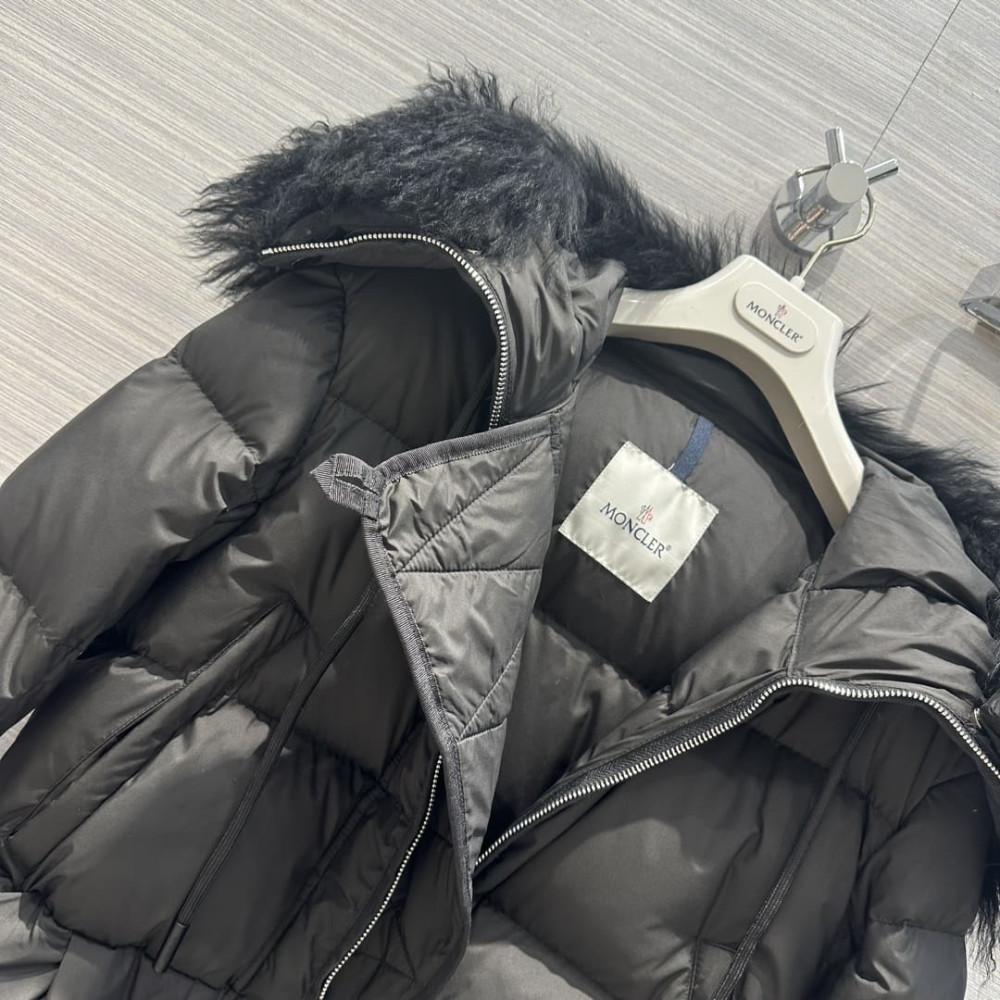 Moncler Locustelle Short Down Jacket A998986