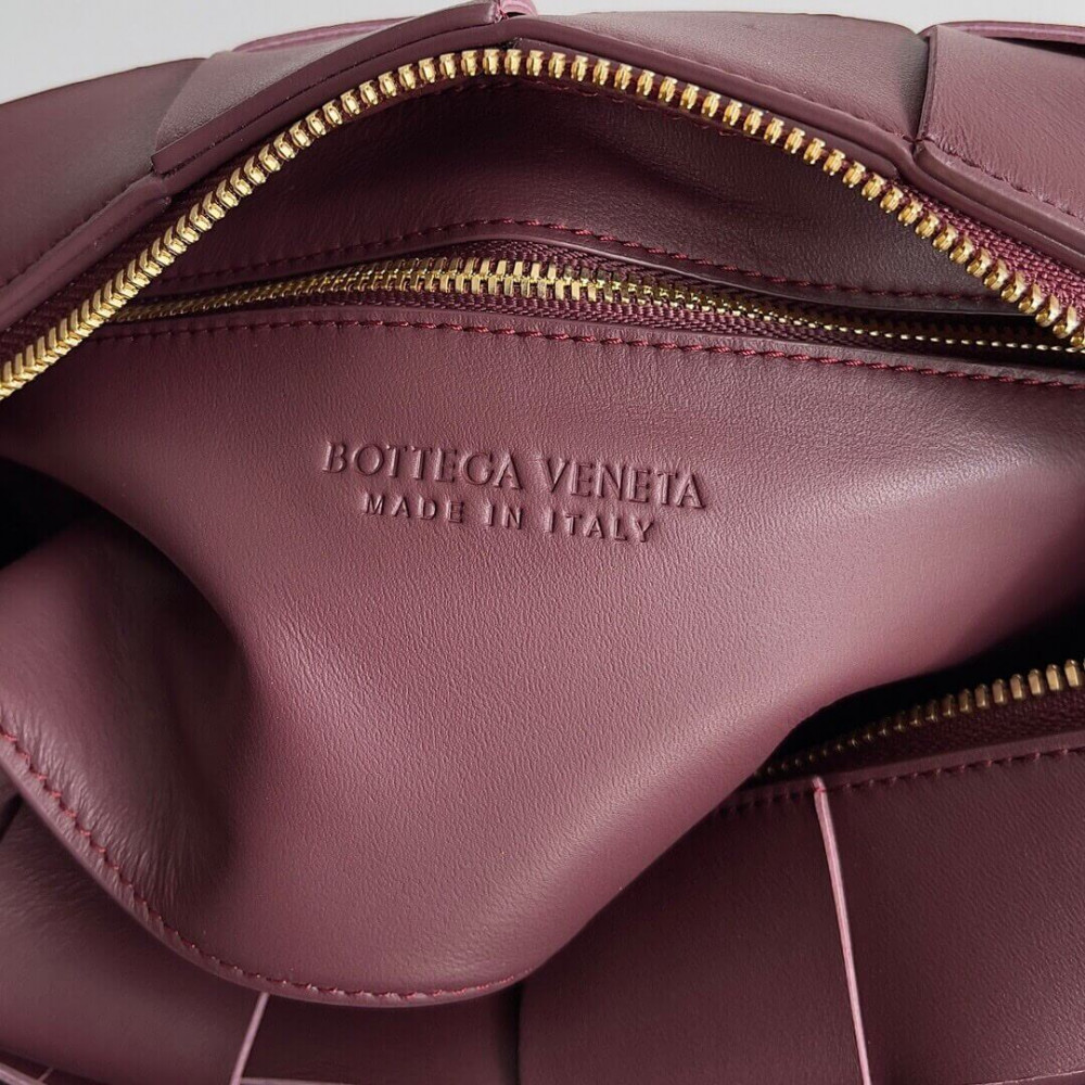 Bottega Veneta Brick Cassette Bordeaux