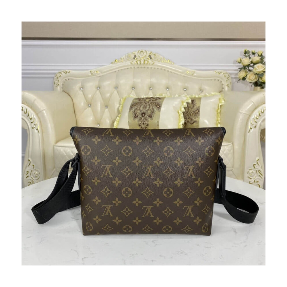 Louis Vuitton Monogram Magnetic Messenger M45557