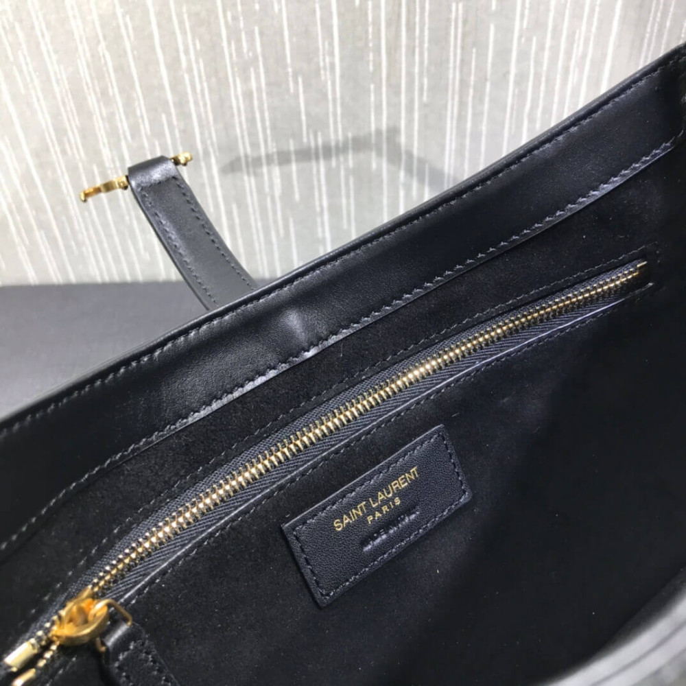 Saint Laurent Le 5 A 7 Shoulder Bag in Smooth Leather 657228