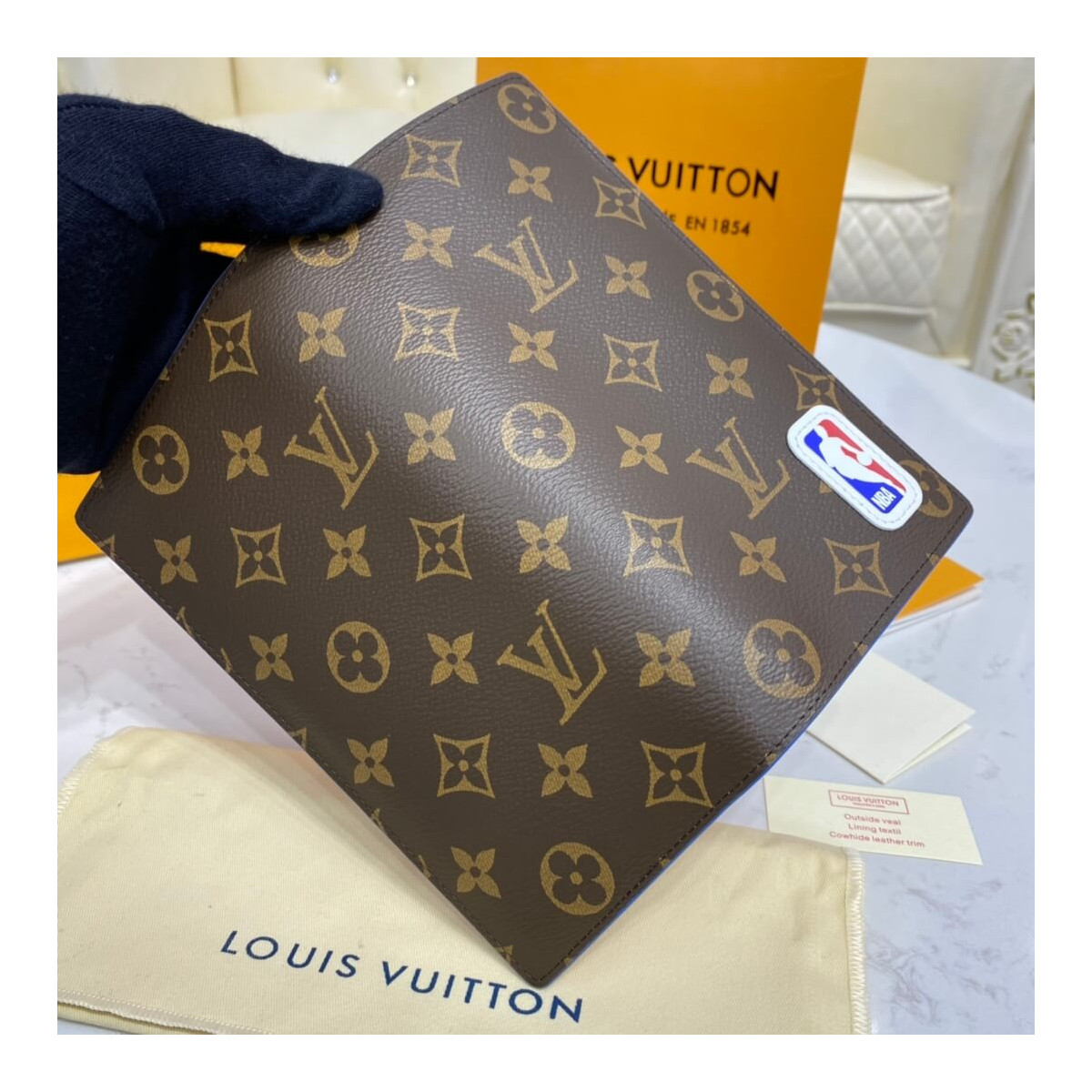 Louis Vuitton LV x NBA Brazza Wallte M80106