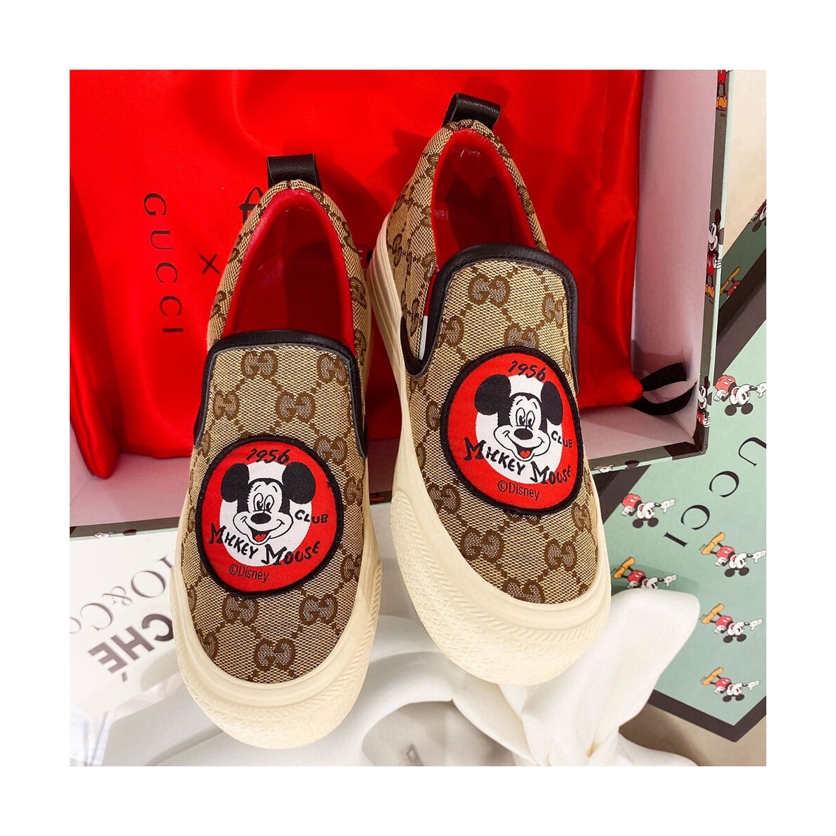 Gucci GG Disney x Gucci Loafer 875605 Black / Red