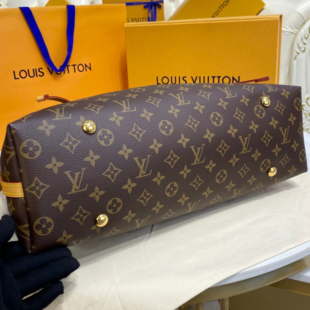 Louis Vuitton Carryall MM Shoulder Bag M46197