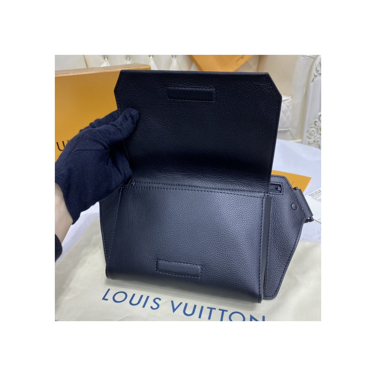 Louis Vuitton Grained Calf Leather Slingbag M57081