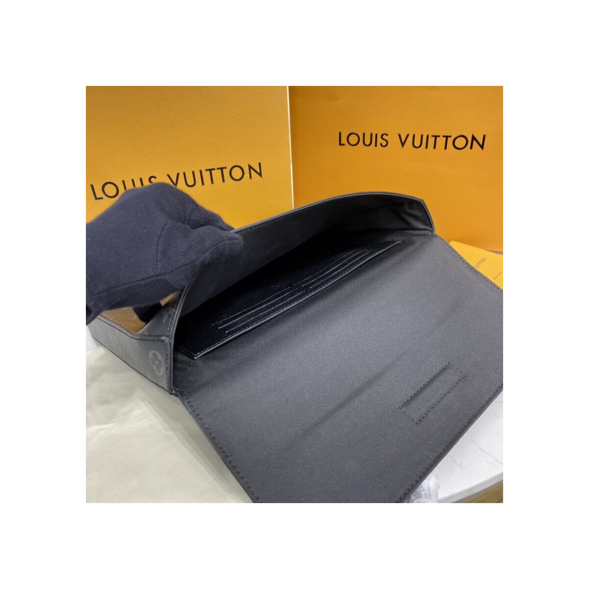 Louis Vuitton Pochette Steamer M80107