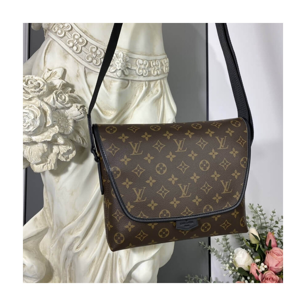 Louis Vuitton Monogram Magnetic Messenger M45557