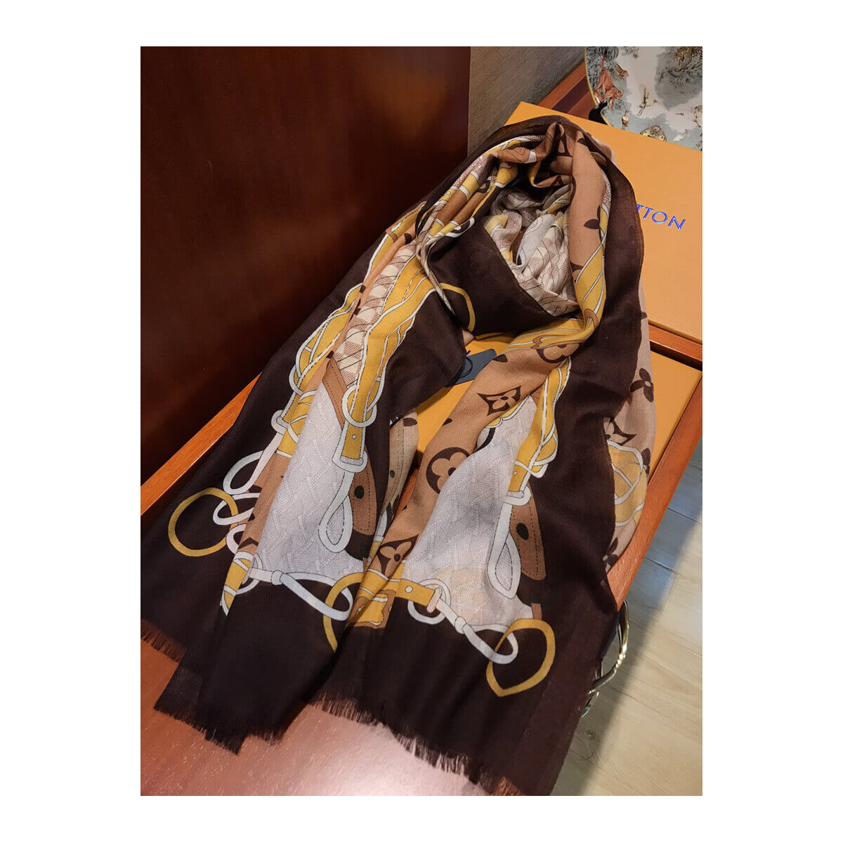 Louis Vuitton Monogram Classic Scarf 2453