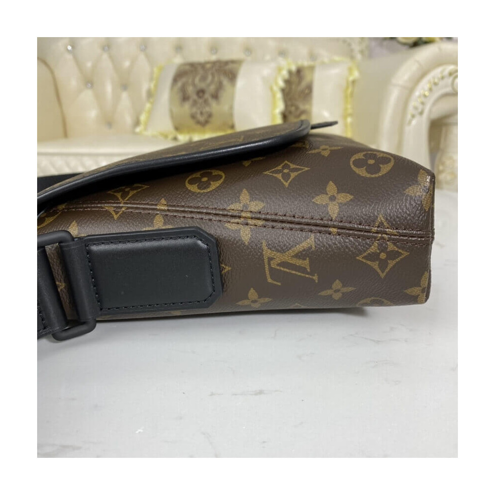 Louis Vuitton Monogram Magnetic Messenger M45557