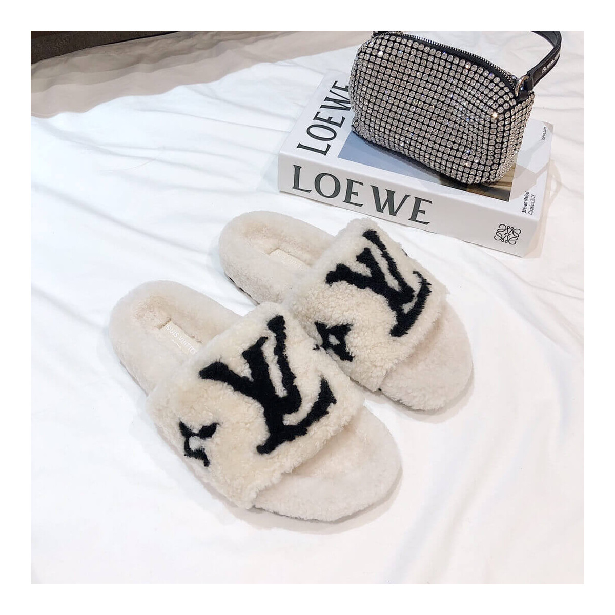 Louis Vuitton Bom Dia Flat Mules Shearling 1A8CXB