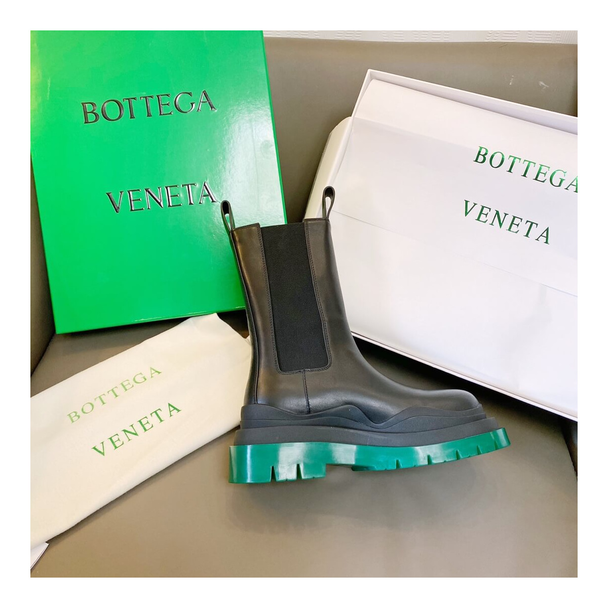 Bottega Veneta Rubber-Trimmed Leather Chelsea Boots Black/Green