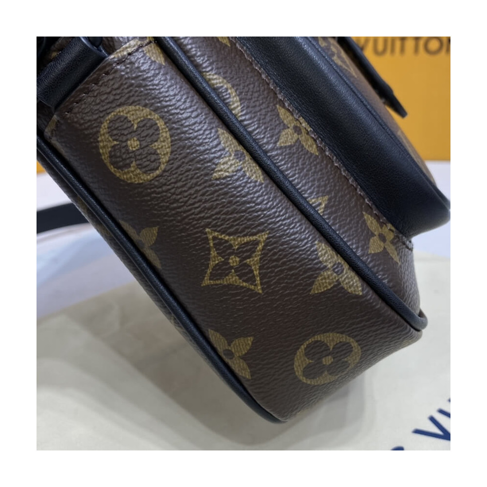 Louis Vuitton Christopher Wearable Wallet M69404