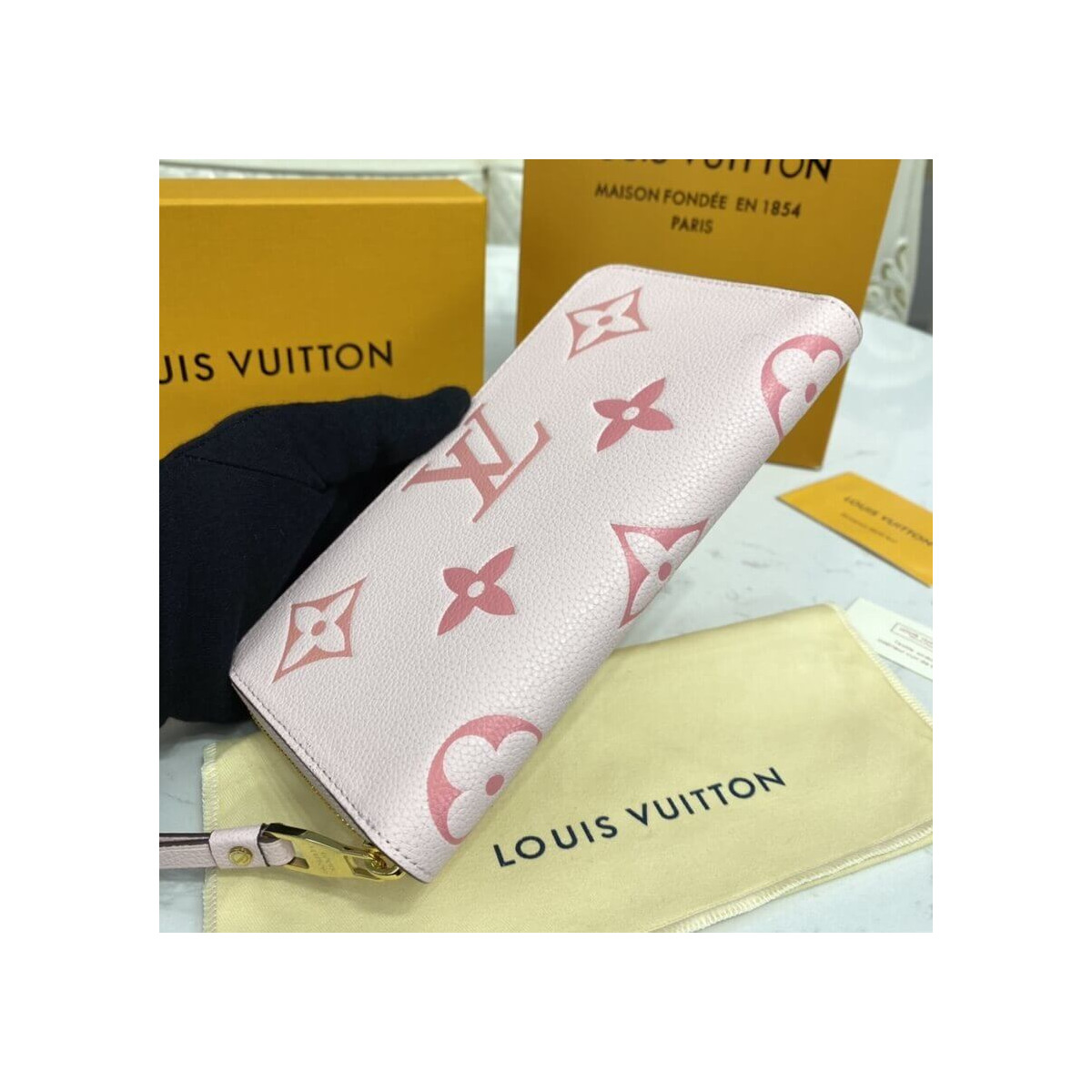 Louis Vuitton Zippy Wallet M80402