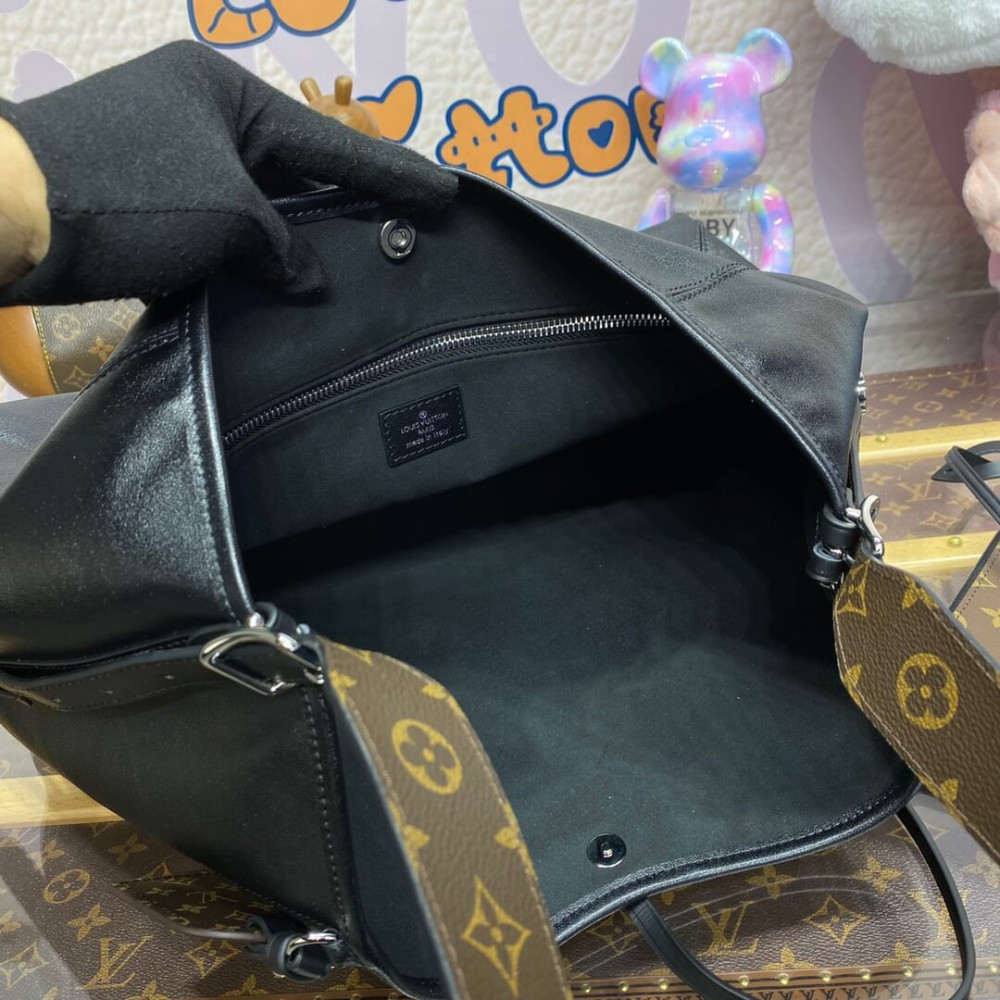 Louis Vuitton CarryAll Dark MM M25143