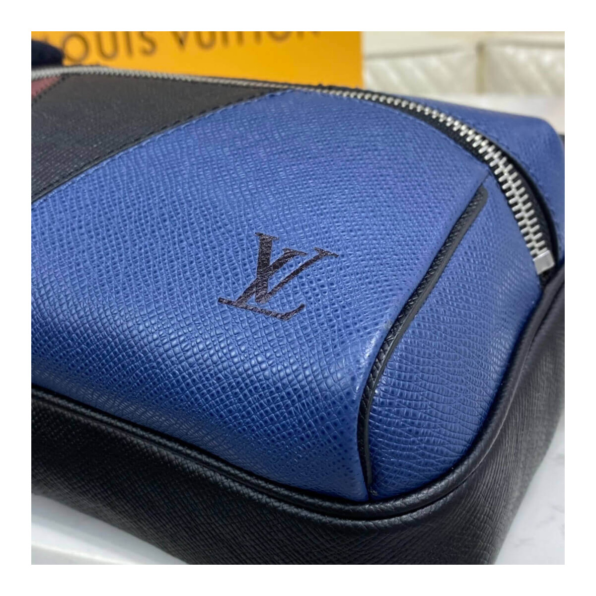 Louis Vuitton Outdoor Messenger M30703