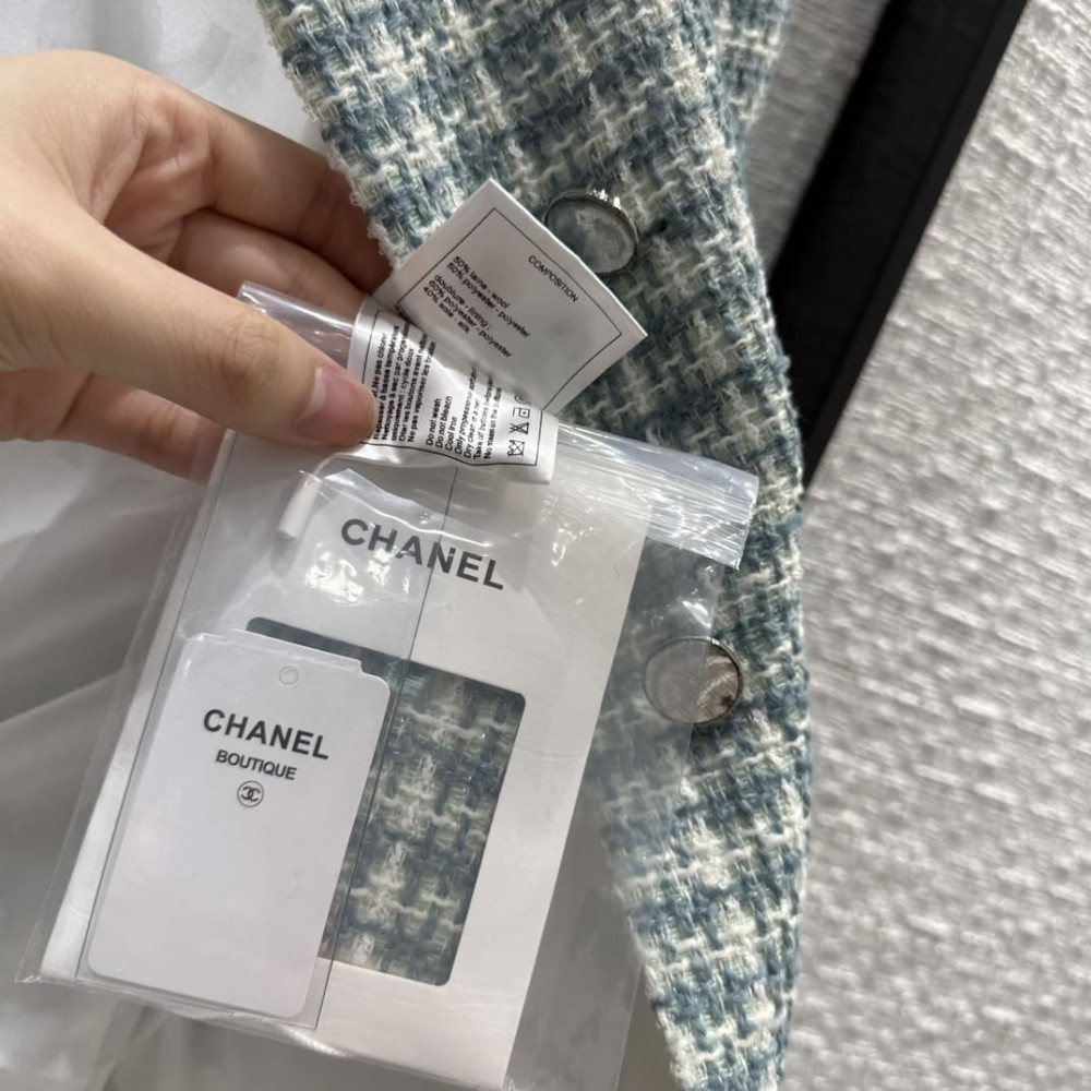 Chanel Collarless Open-Front Tweed Jacket A858657