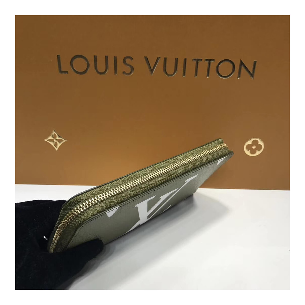 Louis Vuitton Zippy Wallet M67549 M67550