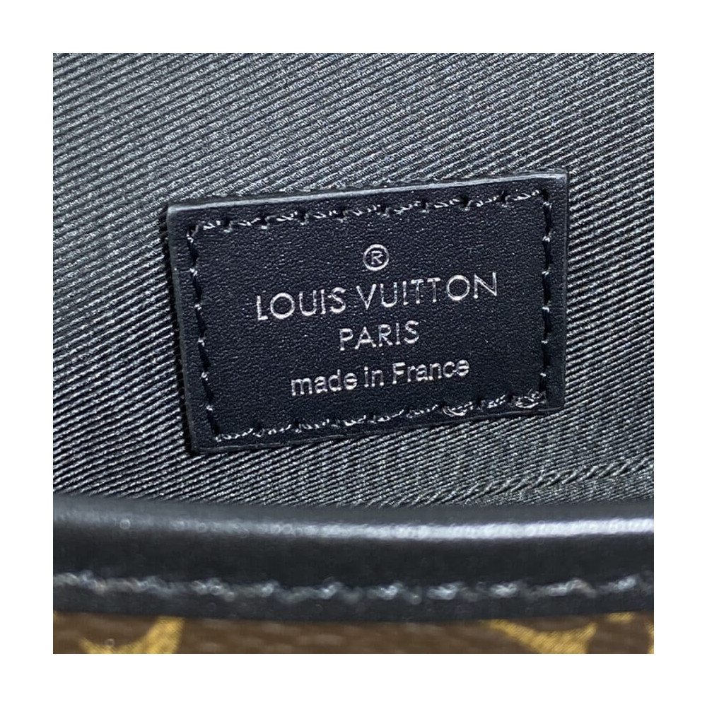 Louis Vuitton Monogram Magnetic Messenger M45557